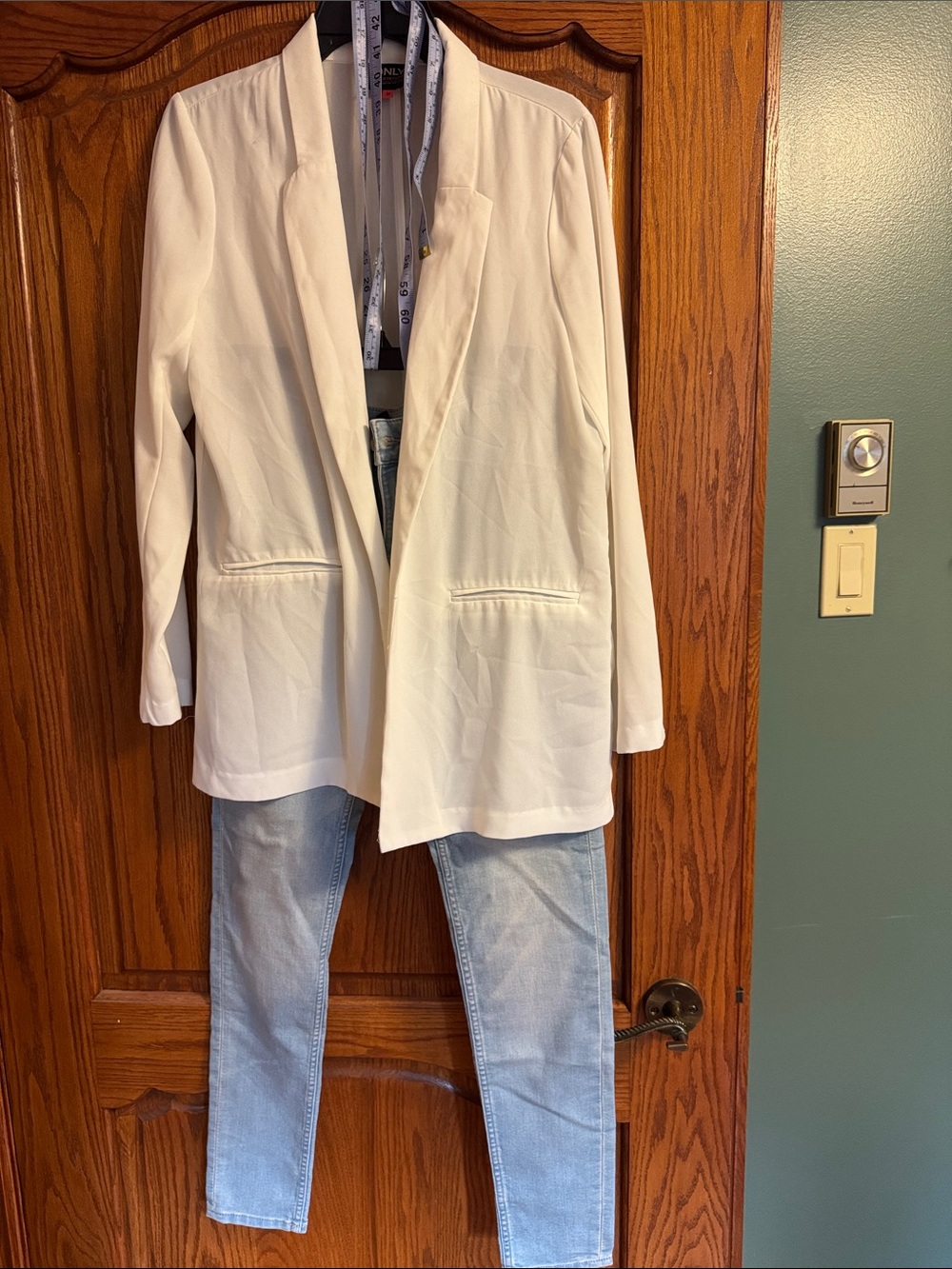Classic Women's Cream Open-Front Blazer and size 6 jeans
